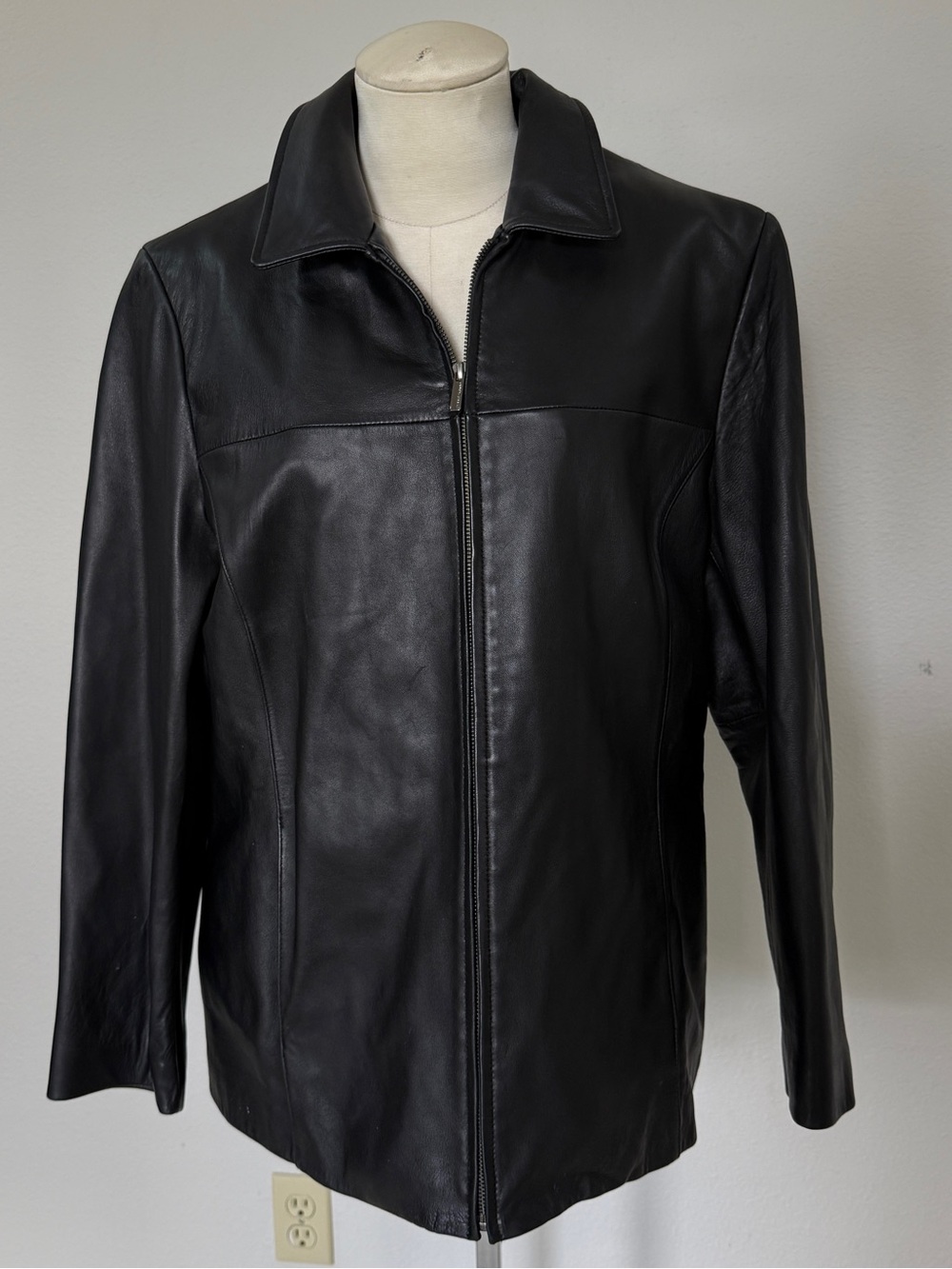 100% Genuine Leather Jacket - Picture 3 of 7